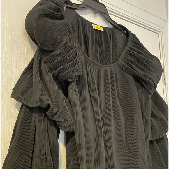 New (Boutique) Highlight - Off The Shoulder Pleated Blouse - Picture 5 of 7